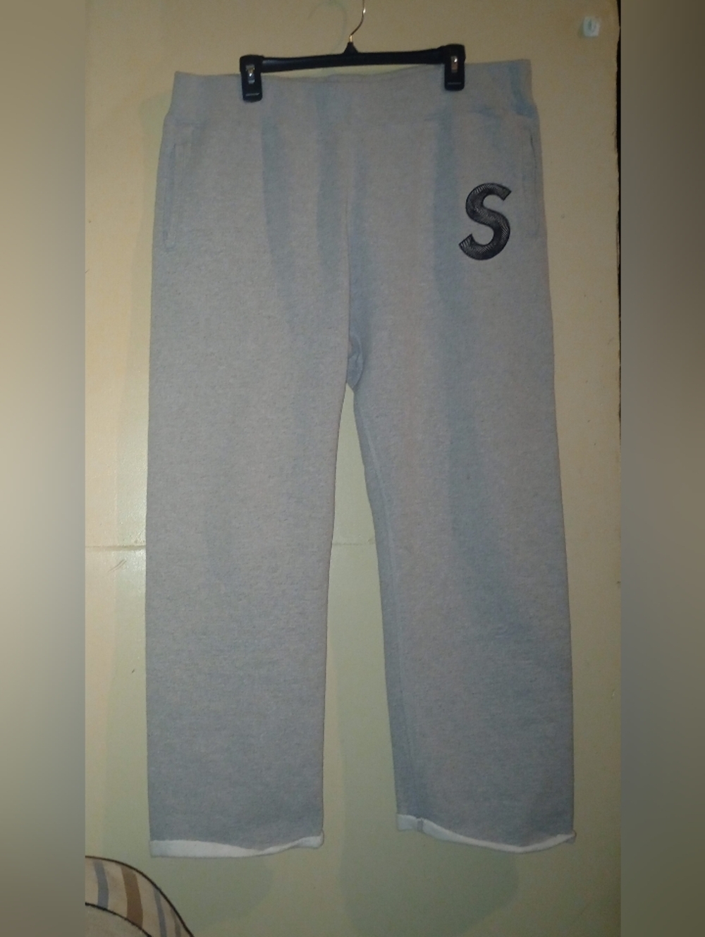 EUC Men's Size XL Supreme Sweatpants in Grey